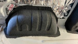 Moquettage montant roue van aménagé