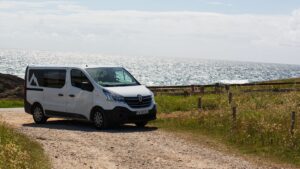 Van aménagé par Utilivan 56au bord de mer sur la côte sauvage de Quiberon