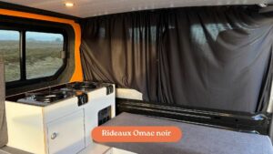 Fiat Talento II 2021 aménagé avec rideaux Omac noirs occultants pour plus d’intimité et de confort en vanlife.