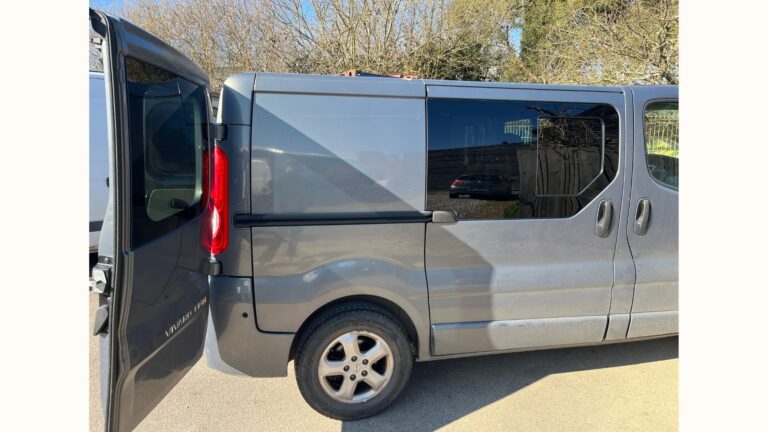 Opel Vivaro 2014 pose de vitrage