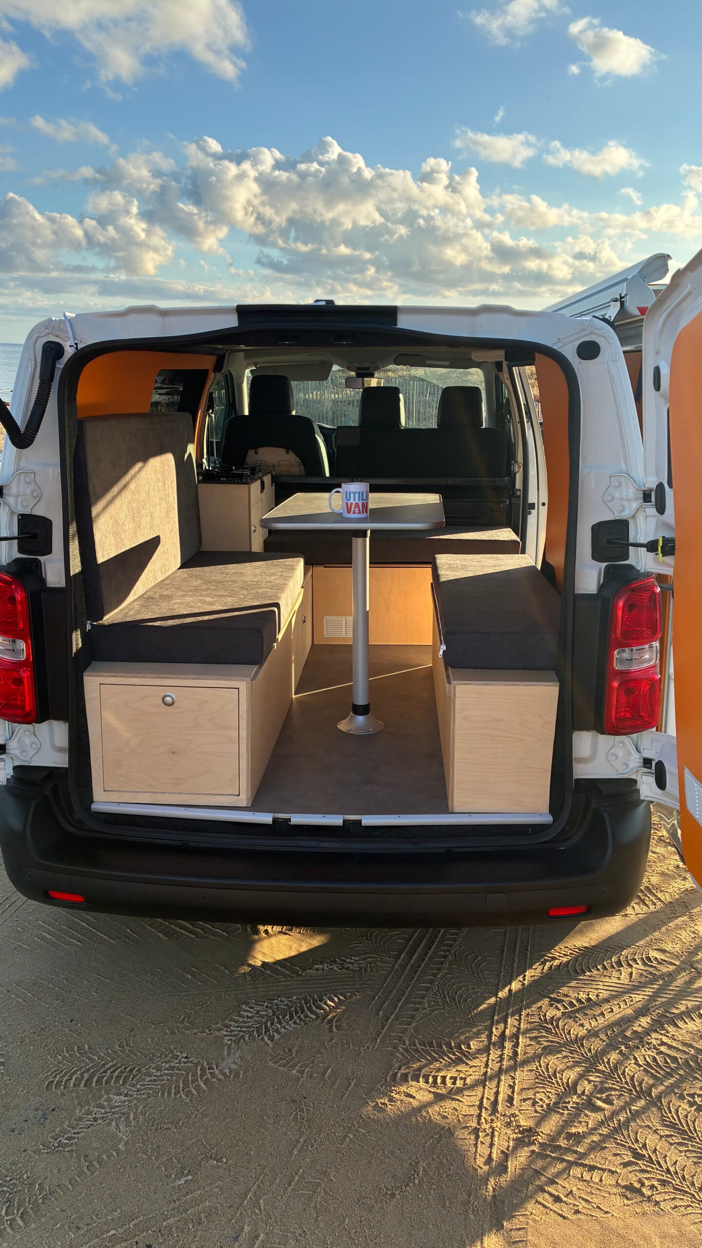 Peugeot expert aménagé orange